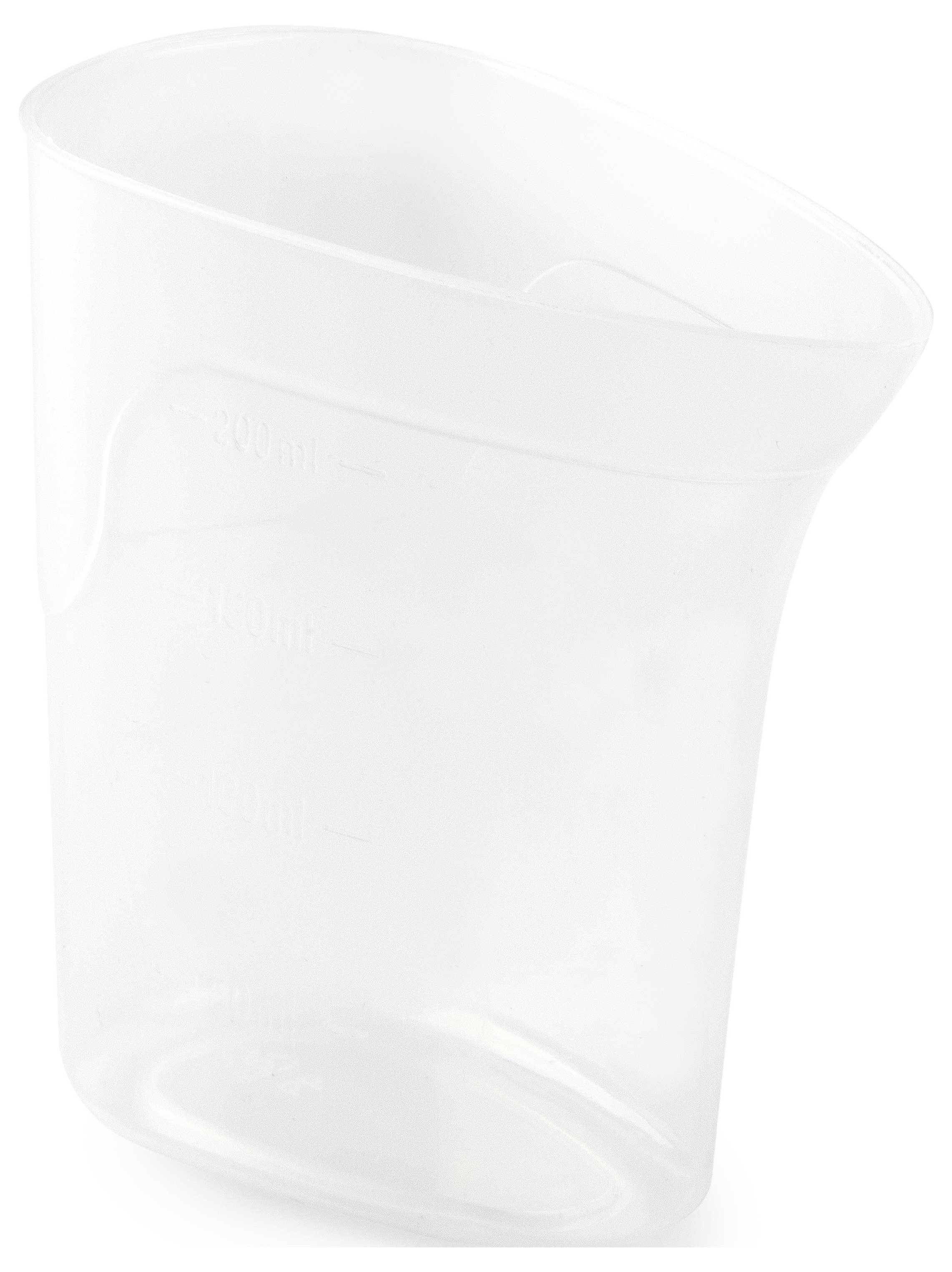 Gobelet en plastique transparent avec un bec incliné conçu pour faciliter la boisson, généralement utilisé pour aider les personnes ayant une mobilité réduite.