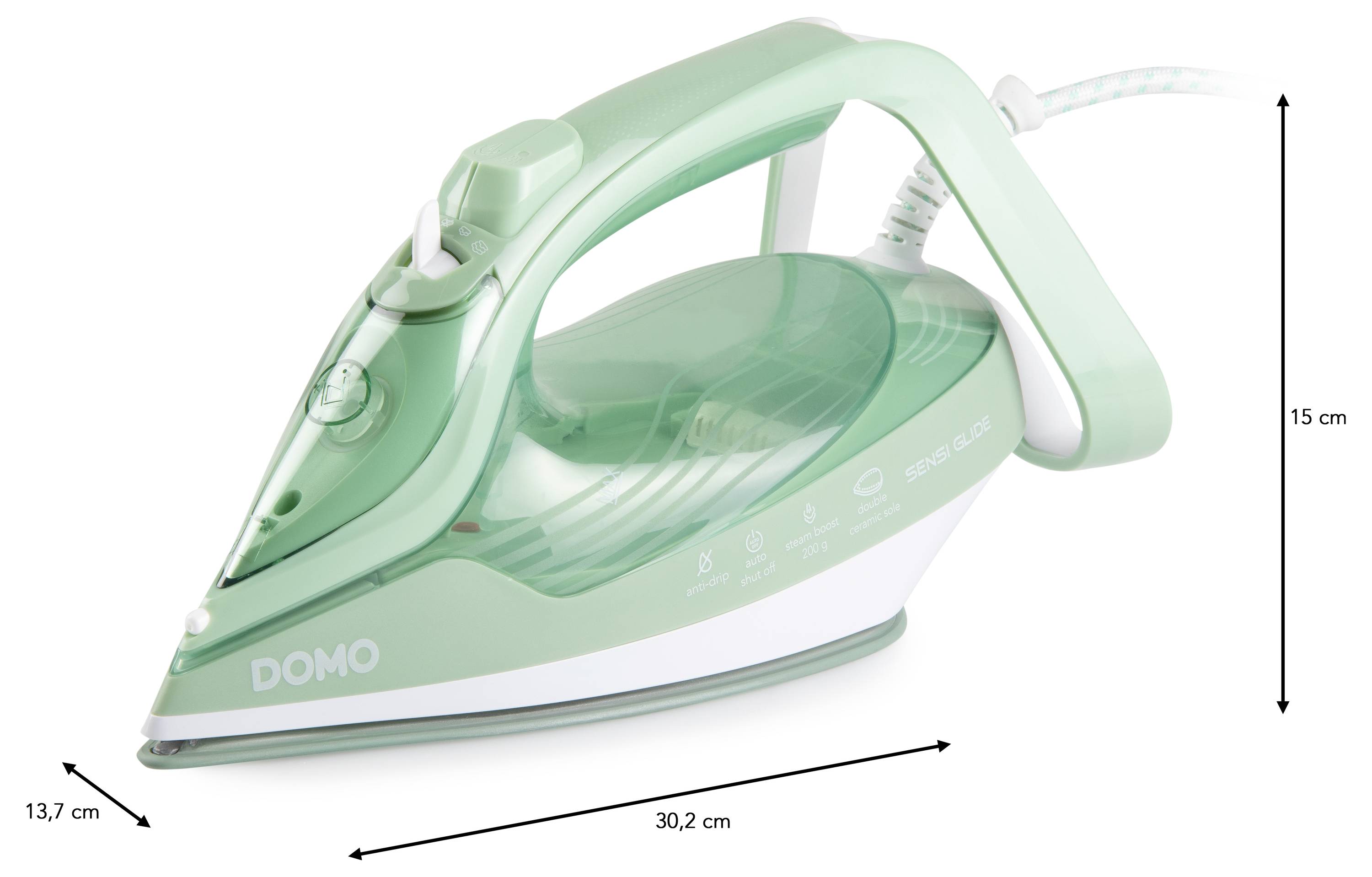 Un fer à repasser vapeur vert et blanc portant l'étiquette « DOMO », avec les dimensions suivantes : 13,7 cm de hauteur, 15 cm de large et 30,2 cm de long.