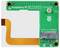 « M.2 HAT+ Compact Raspberry Pi » est imprimé sur un circuit imprimé vert avec un emplacement PCI Express et un câble ruban flexible connecté.