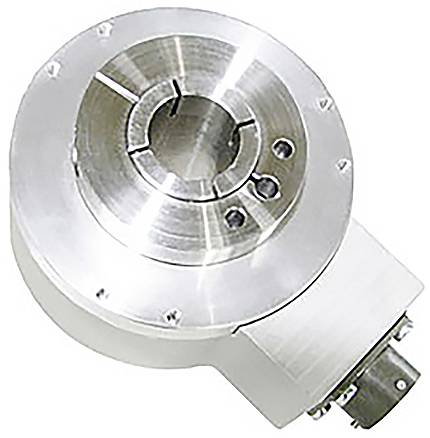 Une pièce mécanique circulaire en métal poli avec une ouverture centrale, plusieurs trous de perçage et un composant d'attache latéral, probablement destinée à un usage mécanique.