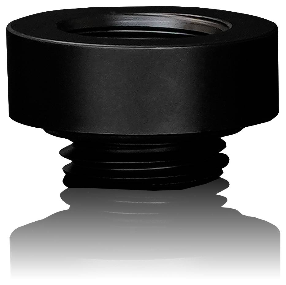 Un adaptateur de lentille cylindrique noir avec des sections filetées, se reflétant sur une surface lisse.