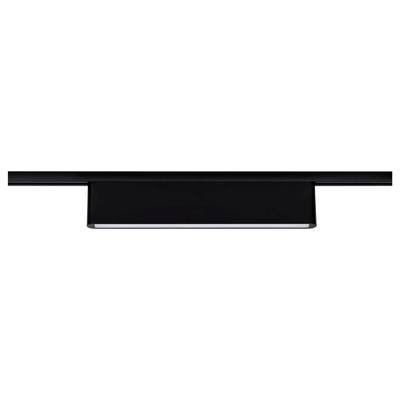 Un luminaire de plafond linéaire en noir, au design minimaliste, monté horizontalement sur un rail, généralement utilisé dans les intérieurs contemporains.