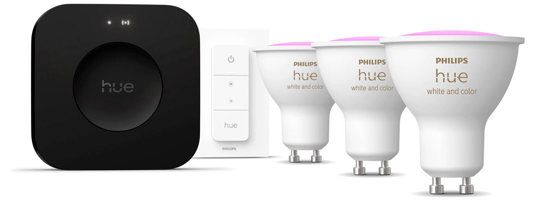 Le kit d'éclairage intelligent Philips Hue comprend trois ampoules changeant de couleur, un pont de connexion noir et un interrupteur mural blanc pour l'intégration domotique.
