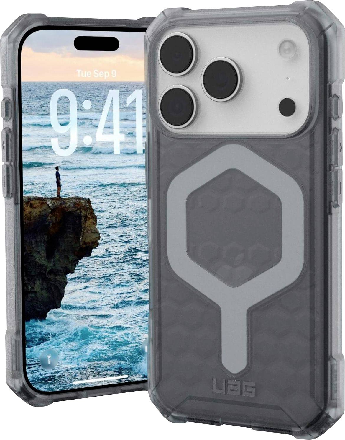 Un smartphone équipé d'un étui de protection robuste présentant un motif hexagonal à l'arrière et un fond d'écran représentant une falaise panoramique surplombant l'océan.