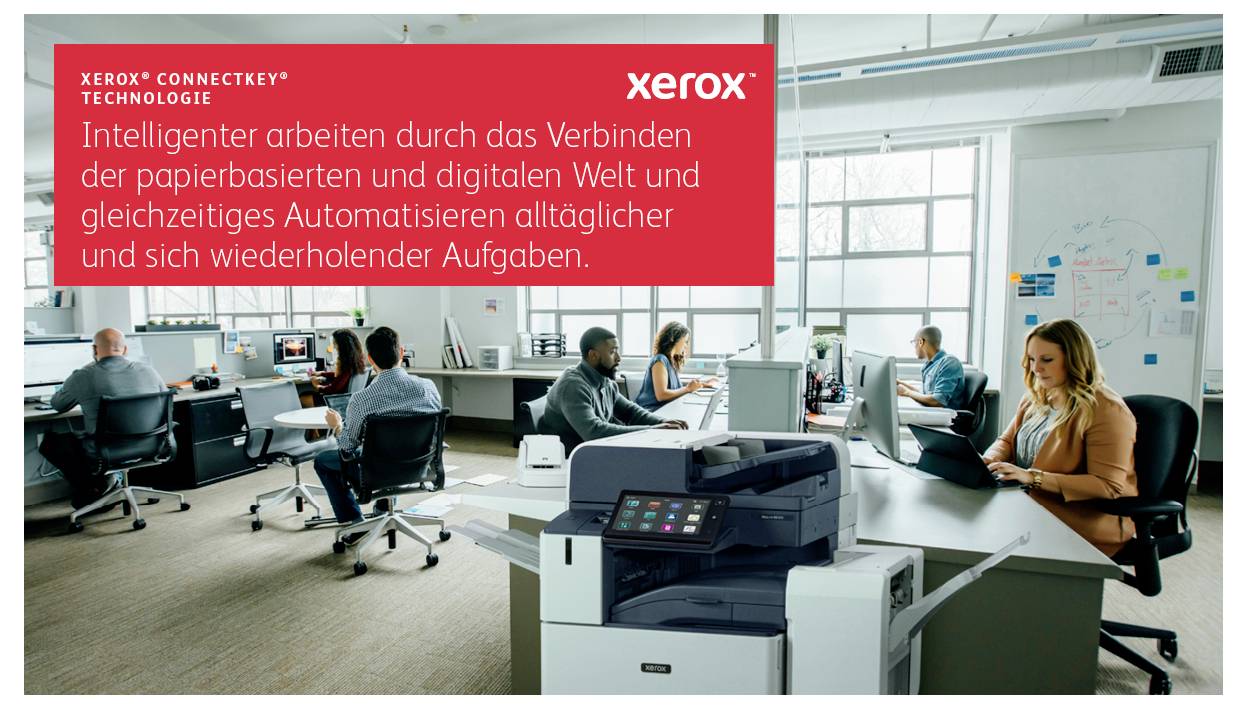 Dans un bureau, plusieurs personnes travaillent sur des ordinateurs. Au premier plan se trouve une imprimante Xerox. En haut à gauche, une bannière rouge avec un texte relatif à l'automatisation des tâches avec Xerox ConnectKey.