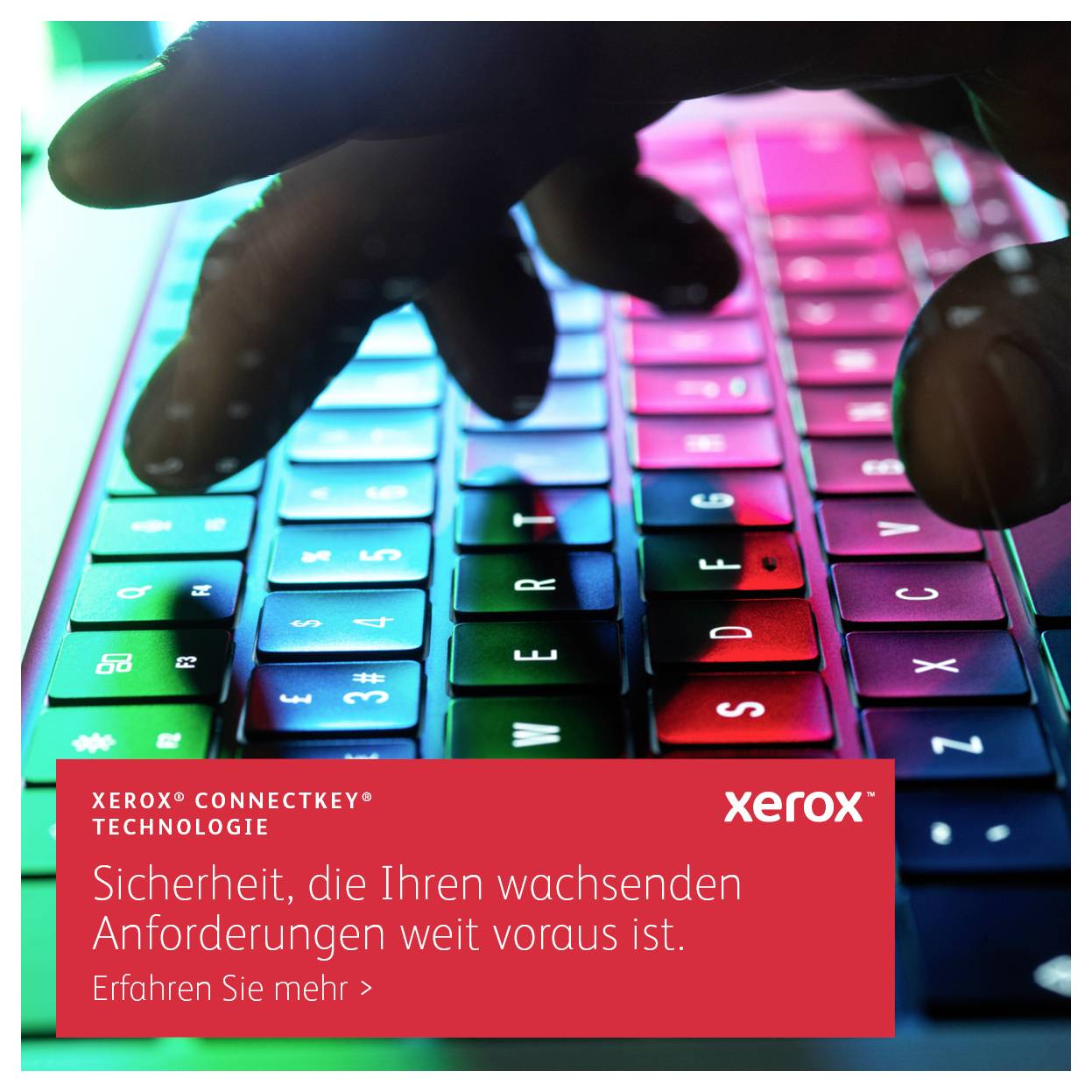 Une main tape sur un clavier coloré. Texte dans l'image : « Une sécurité qui va bien au-delà de vos exigences croissantes. En savoir plus ».