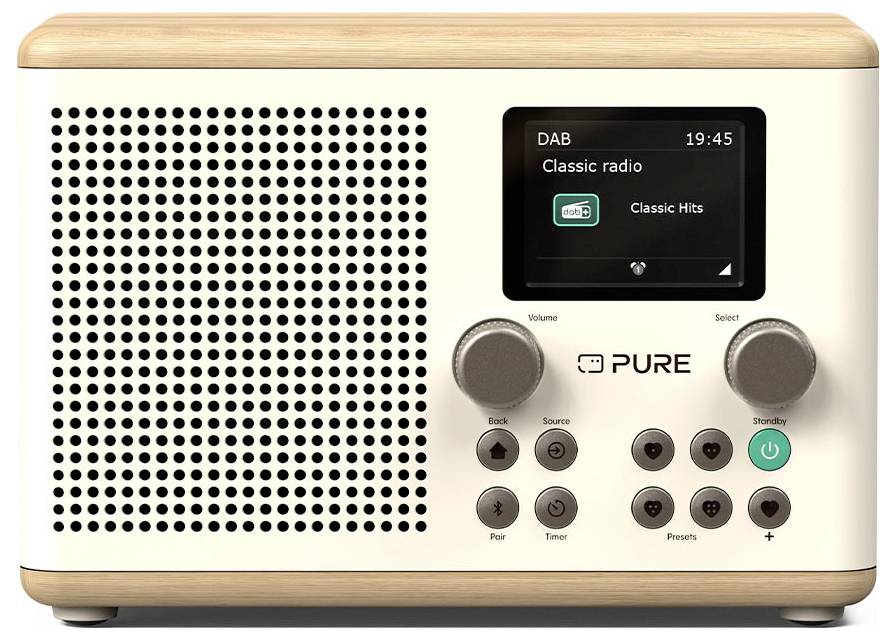 Un poste de radio numérique au style rétro avec une finition en bois affiche « Radio classique » sur l'écran, indiquant l'heure 19:45. Des boutons de réglage du volume et de sélection sont situés en dessous.