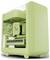 Un boîtier d'ordinateur vert clair avec un panneau supérieur transparent, révélant les ventilateurs de refroidissement internes et les composants, incluant un autocollant en pixel art.
