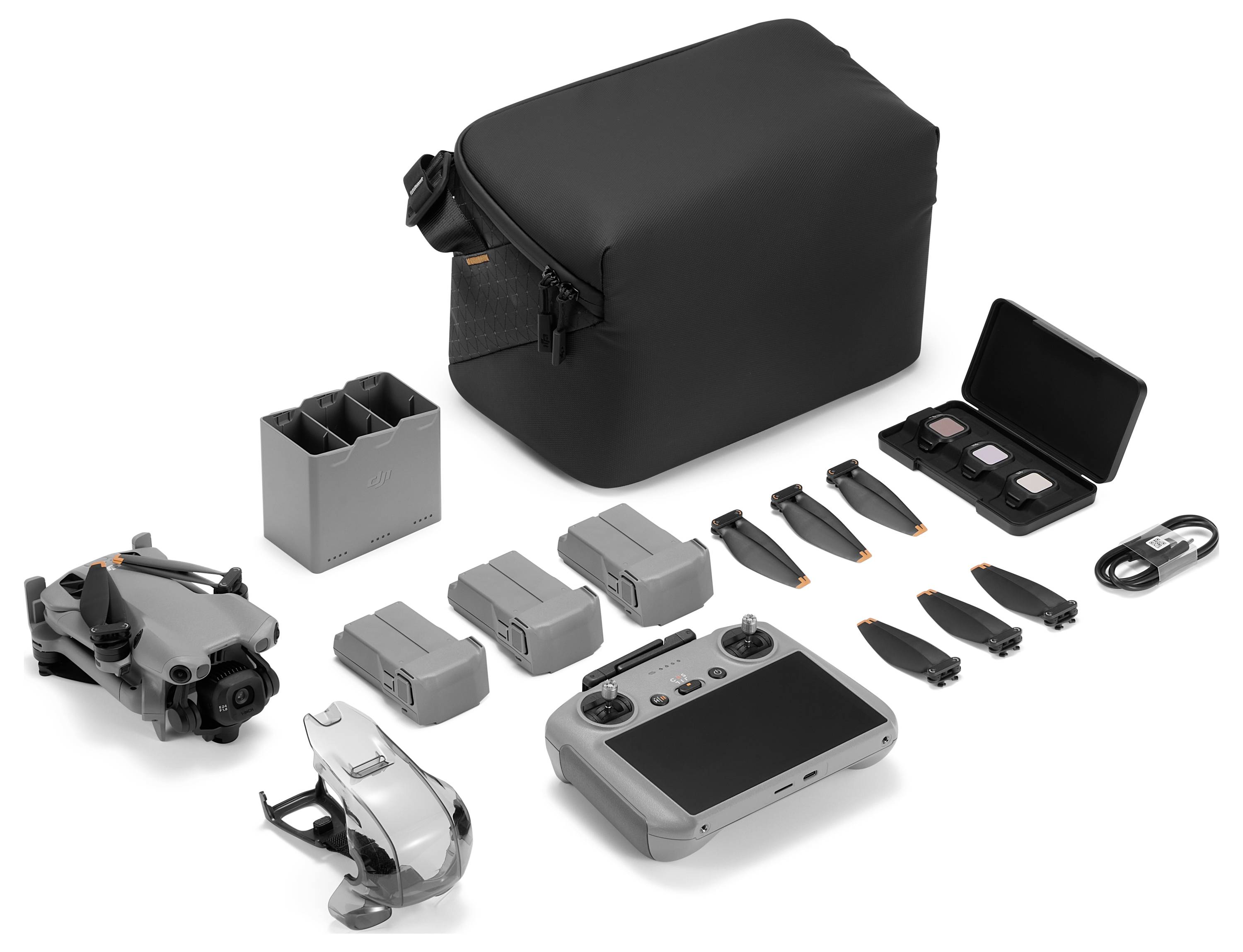 Un kit de drone comprend un drone, une télécommande, trois batteries, des hélices, un hub de charge, un support d'hélices, des filtres, un adaptateur et un sac de transport.