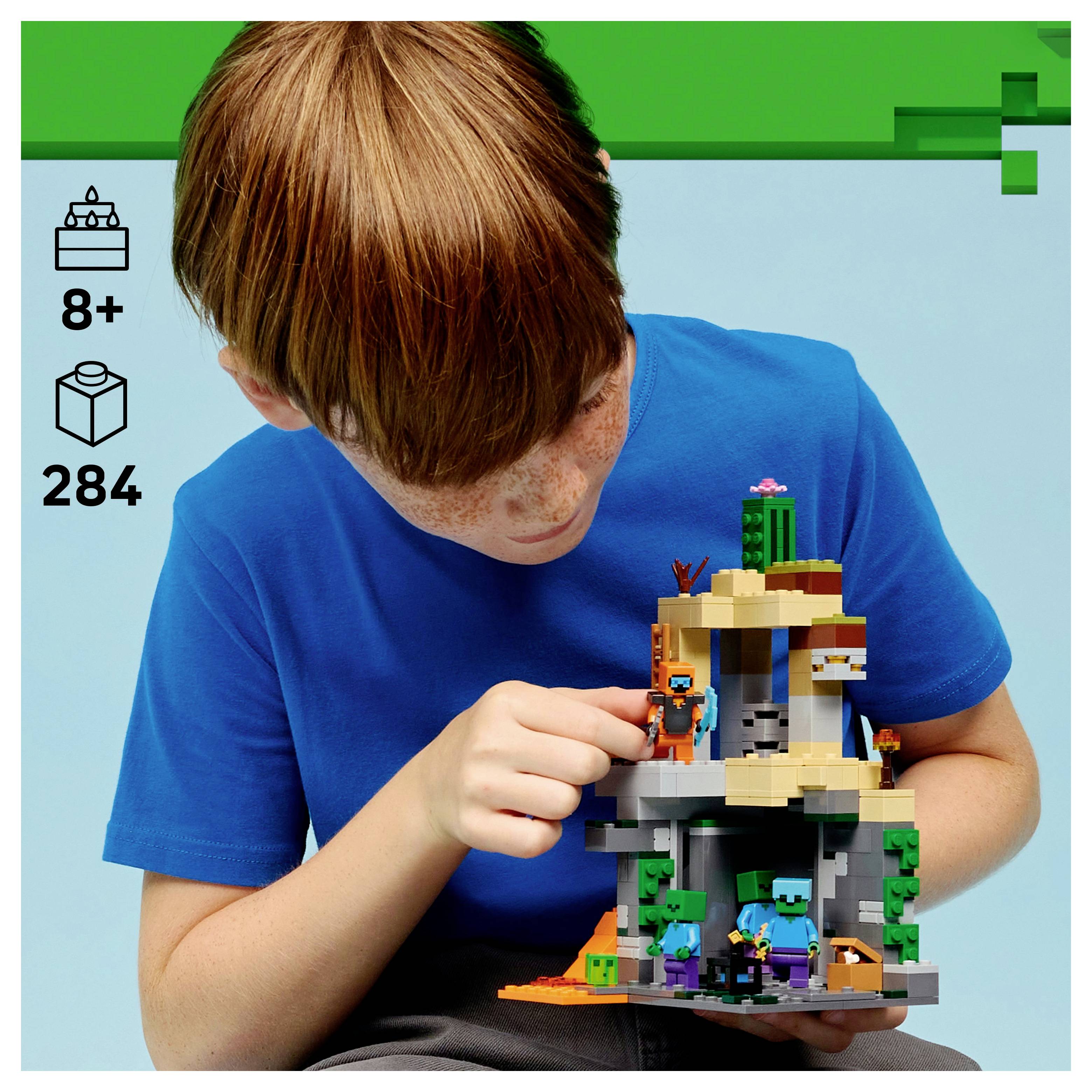 Un enfant portant un t-shirt bleu joue avec un ensemble de construction de 284 pièces, comprenant une structure à plusieurs niveaux et des figurines, sur un fond bleu.