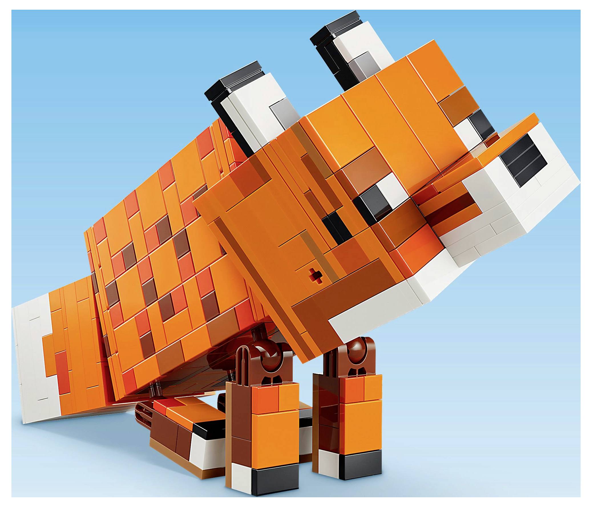 Renard en jouet fabriqué de briques orange imbriquées, posé de manière ludique sur un fond bleu.