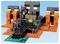 Ensemble LEGO représentant une créature fictive à grande bouche et yeux, construite avec des briques noires et oranges, sur une base ressemblant à de la lave.