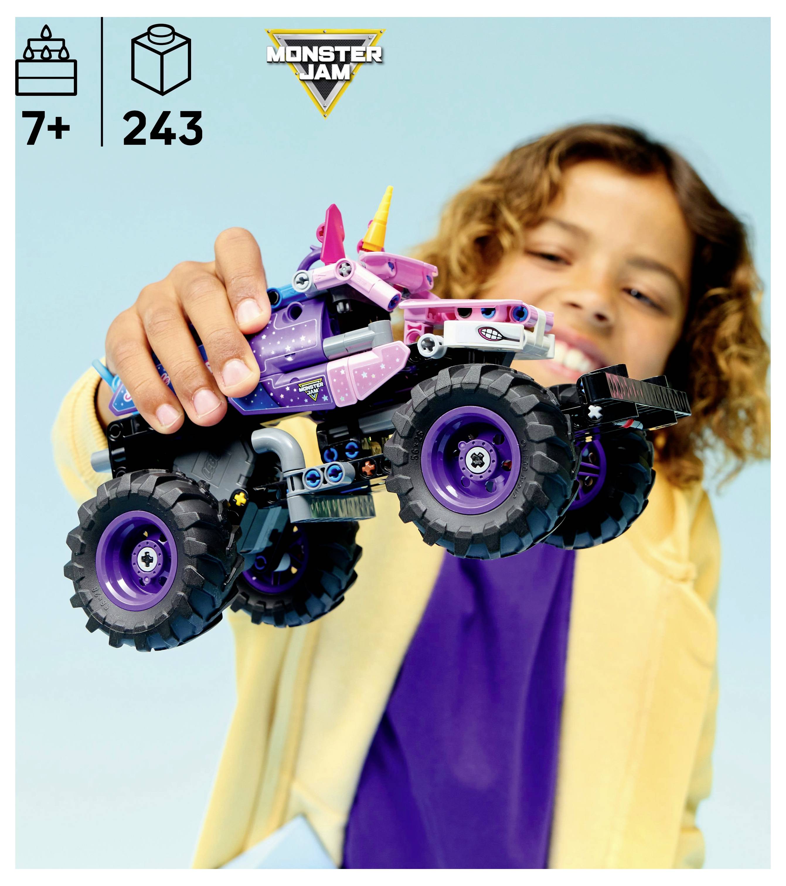 Un enfant tient un monstre camion jouet coloré aux grandes roues et décoré sur le thème des licornes. Recommandé pour les 7 ans et plus, comprenant 243 pièces.