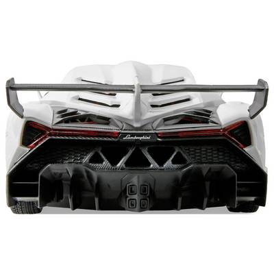 Vue arrière d'une voiture de sport élégante et haute performance, présentant un design aérodynamique prononcé, des doubles sorties d'échappement, et un logo de marque bien visible.