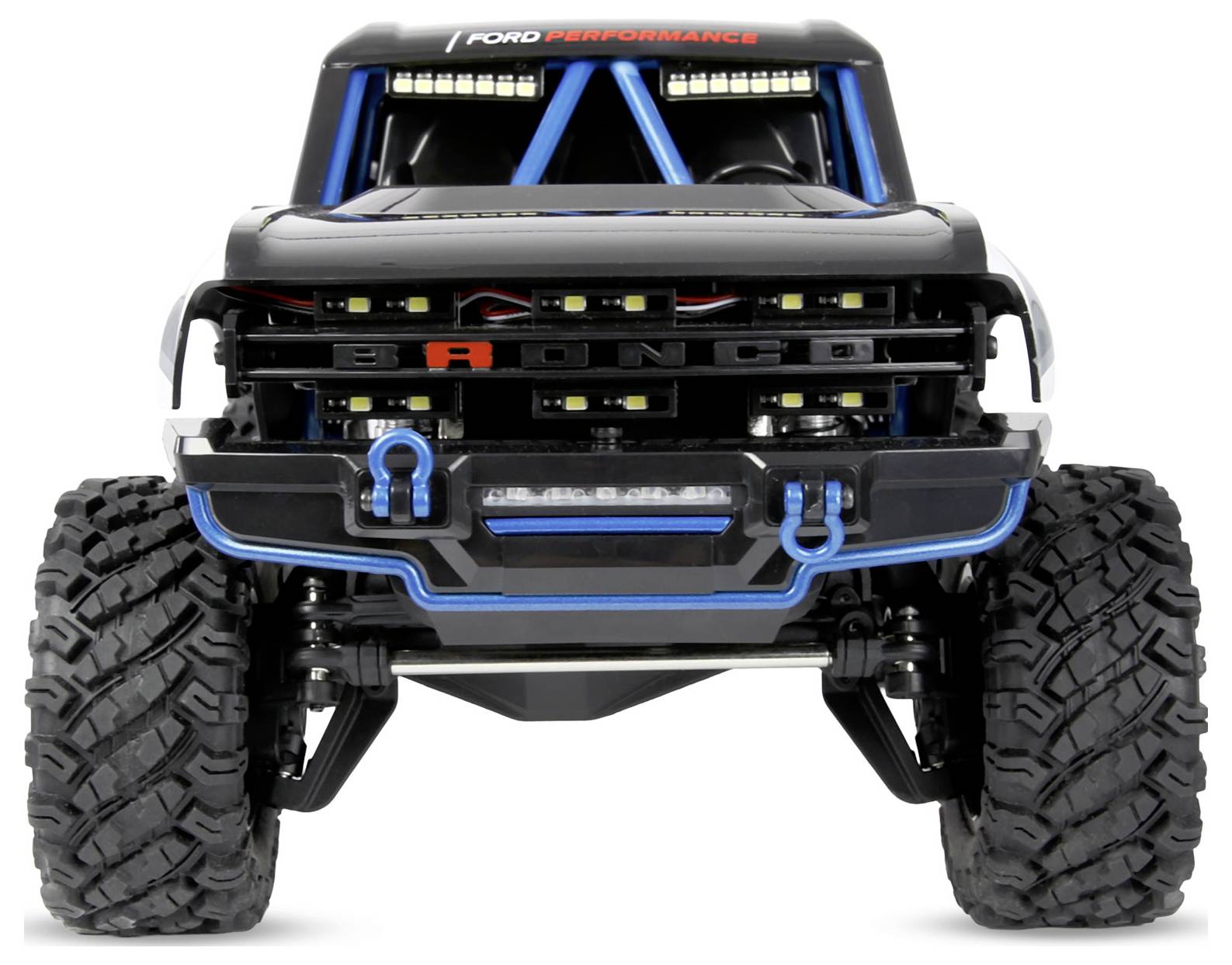 Un modèle télécommandé d'un Ford Bronco avec des pneus robustes, une calandre détaillée et la marque 'Ford Performance' sur le pare-brise.