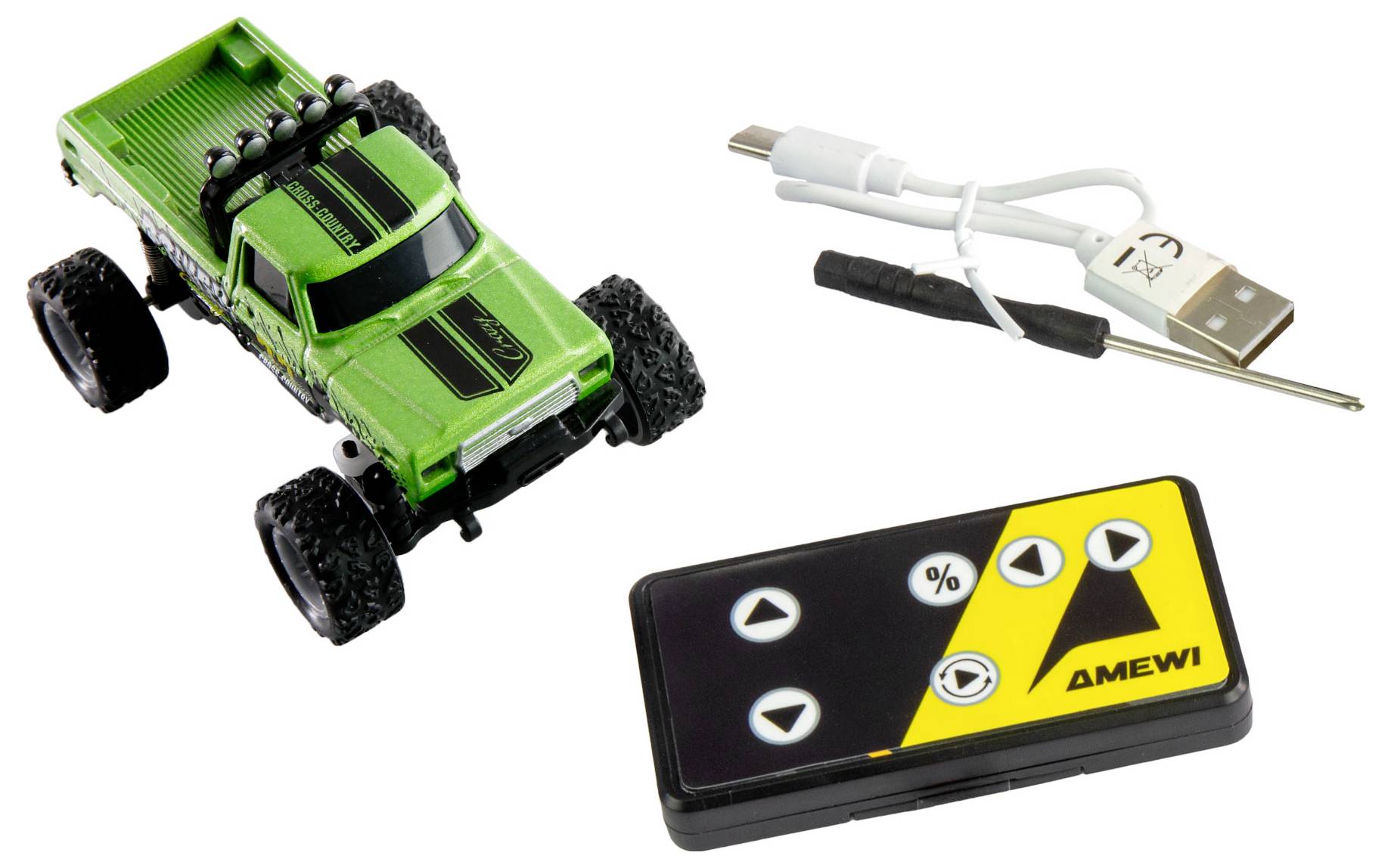 Un petit camion télécommandé vert est présenté avec sa télécommande noire et jaune, un câble de chargement USB et un petit tournevis.
