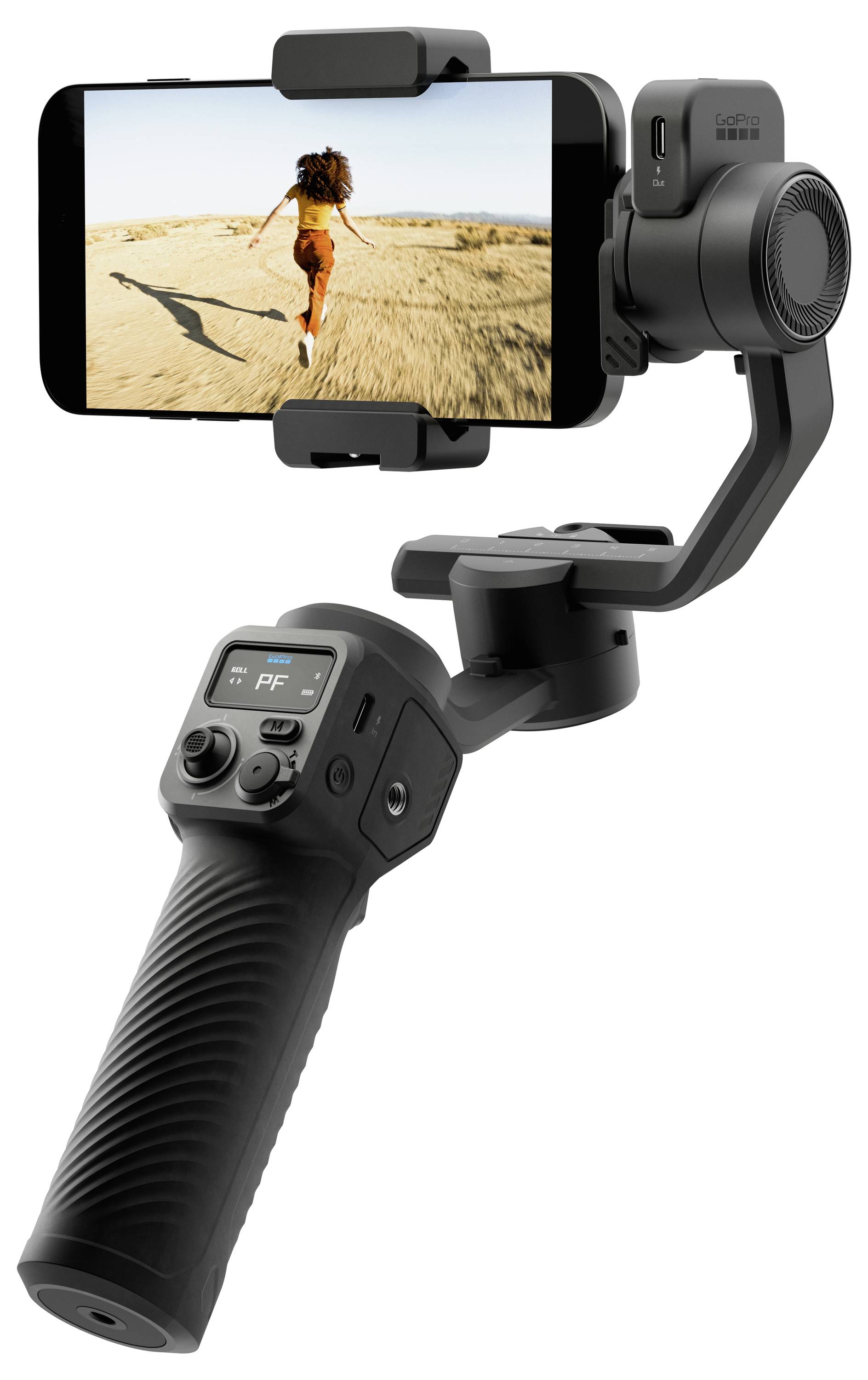 Smartphone monté sur un stabilisateur à main, affichant une vidéo d'une personne courant sur un paysage sablonneux.