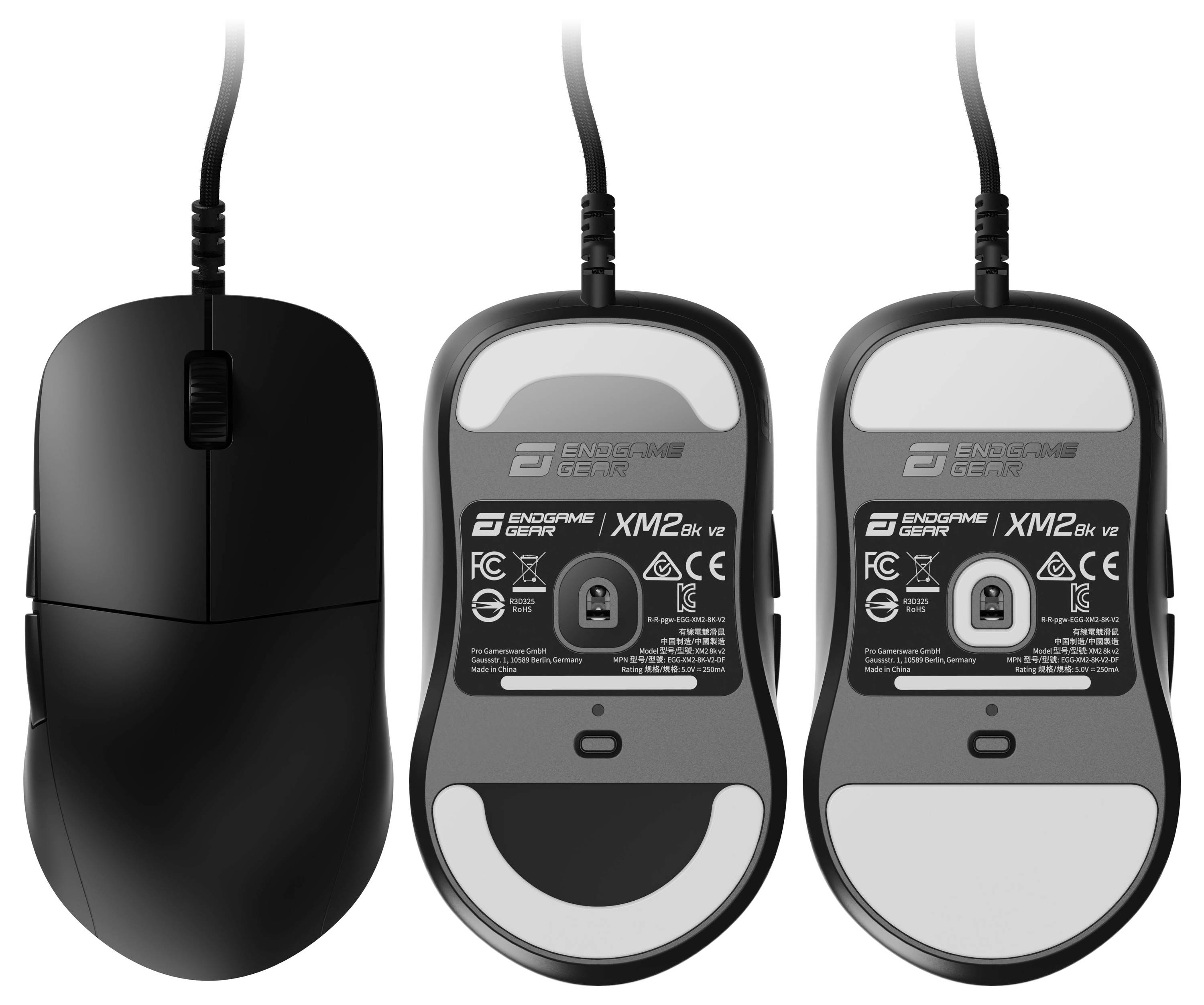 Trois souris informatiques sont présentées : deux sont à l'envers révélant leur capteur et les détails de marque, tandis qu'une est positionnée à l'endroit.