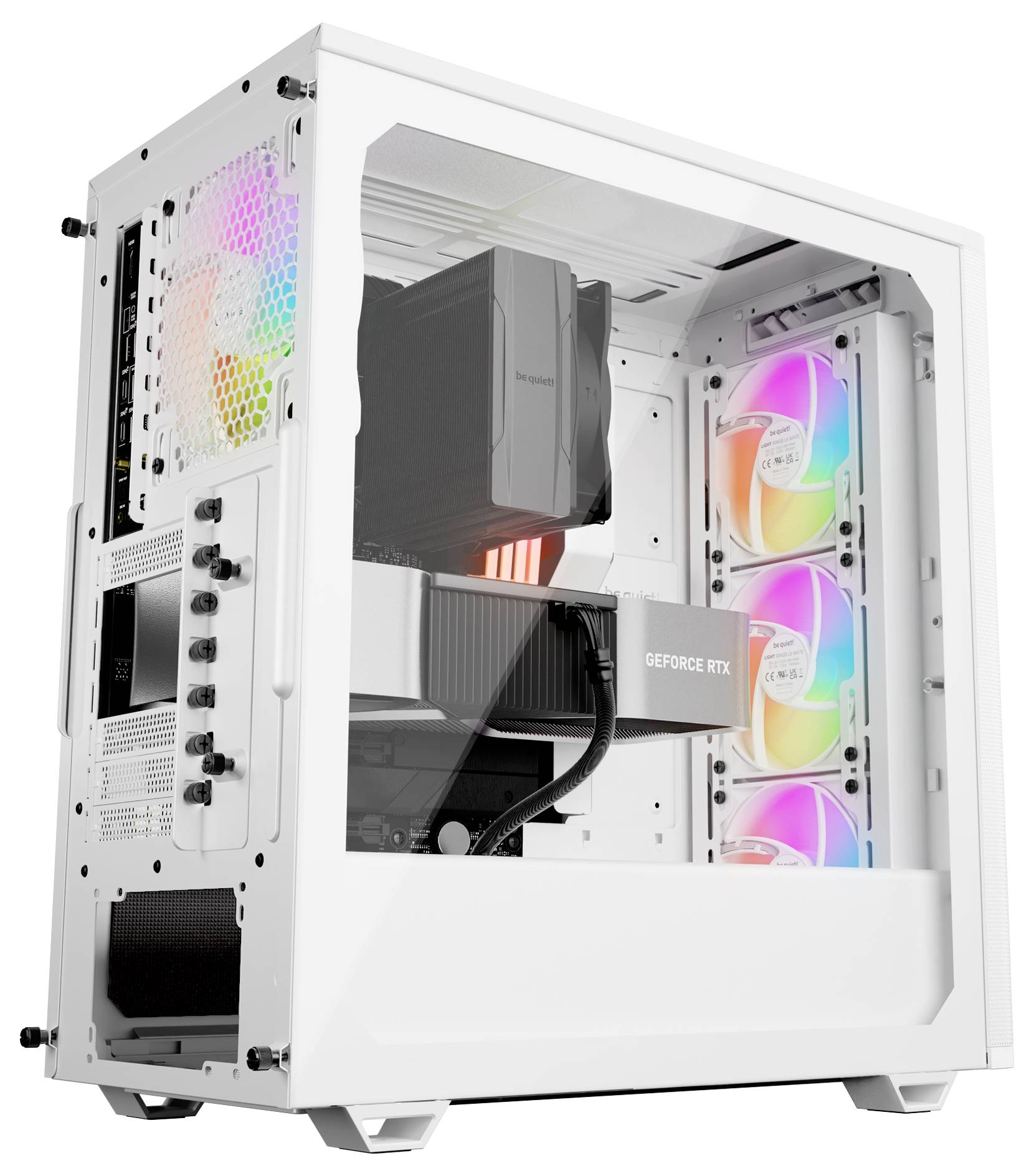Un boîtier de PC gaming blanc présente des panneaux transparents, des ventilateurs de refroidissement équipés de rétroéclairage RVB et une configuration interne visible comprenant une carte graphique GeForce RTX.