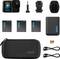 Un kit de caméra GoPro comprenant la caméra, trois batteries, un chargeur, un boîtier, des supports, un étui, une carte mémoire et des câbles, disposés soigneusement.