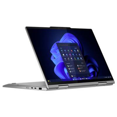 Un ordinateur portable ouvert avec un écran allumé affichant le menu de démarrage de Windows 11. L'ordinateur portable est en mode tablette.