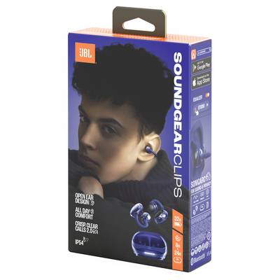 Un jeune portant des écouteurs JBL Soundgear Clips de couleur bleue, présentés sur l'emballage. Les points forts du produit comprennent un design à oreilles ouvertes et une autonomie de 32 heures de lecture.