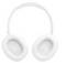Des écouteurs supra-auriculaires blancs au design épuré et minimaliste. À l'intérieur de chaque écouteur, les lettres « L » et « R » indiquent les côtés gauche et droit.