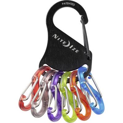 Un mousqueton noir étiqueté 'Nite Ize' retient six petits mousquetons de couleurs rouge, argent, violet, orange, bleu et vert, utilisés pour attacher des objets.