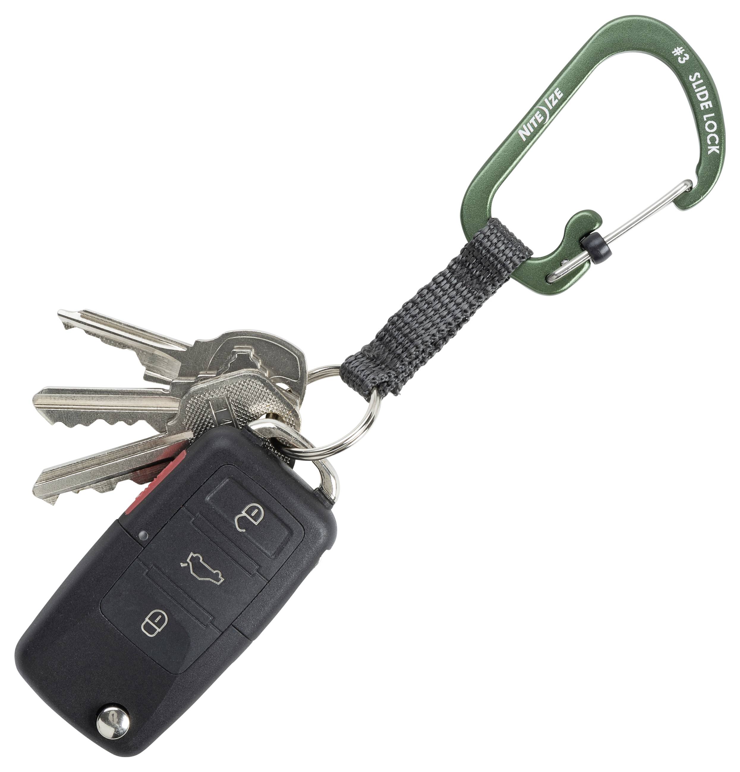 Un ensemble de clés avec une télécommande de voiture noire attachée à un mousqueton de porte-clés vert, comprenant des boutons étiquetés de verrouillage et déverrouillage.