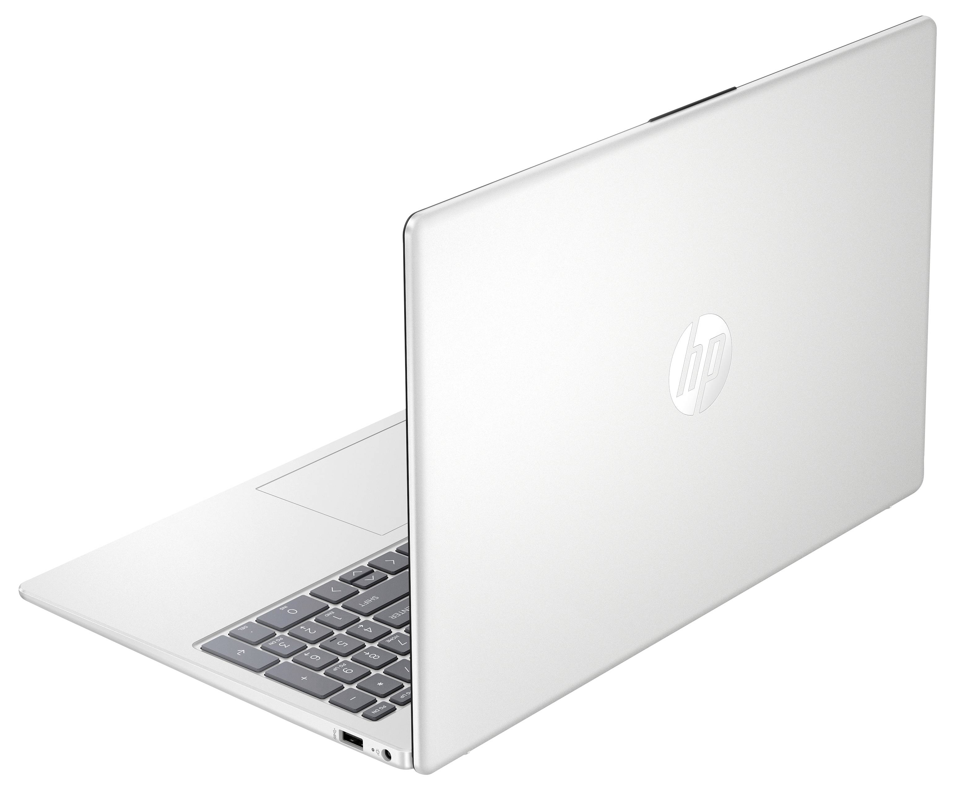 Un ordinateur portable argenté vu de l'arrière gauche, avec un clavier gris clair et un logo HP sur le couvercle.