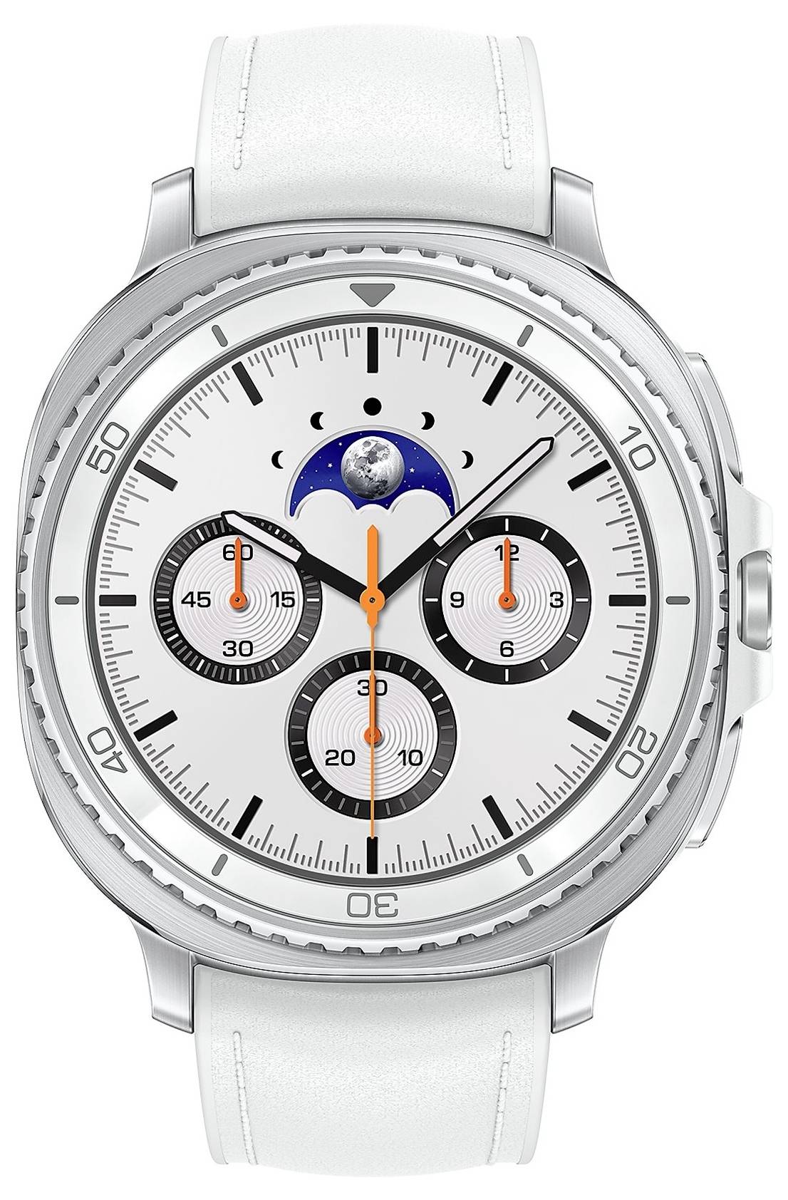 Une montre connectée argentée avec un bracelet blanc affiche un cadran de style analogique, présentant trois sous-cadrans et un indicateur de phase lunaire en haut.