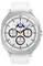 Une montre connectée argentée avec un bracelet blanc affiche un cadran de style analogique, présentant trois sous-cadrans et un indicateur de phase lunaire en haut.