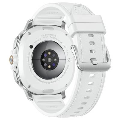 Vue arrière d'une montre intelligente blanche avec une boucle argentée, dotée de capteurs de fréquence cardiaque et d'un design circulaire, affichant des détails techniques du modèle.