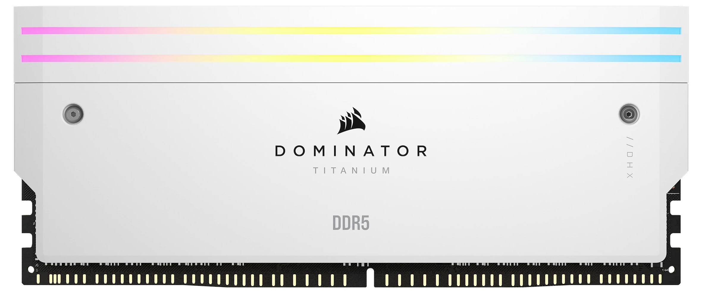 Module de mémoire RAM 'Dominator Titanium DDR5' avec boîtier blanc et bande lumineuse LED multicolore le long du bord supérieur.