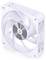 Ventilateur de refroidissement informatique blanc avec de multiples pales et un capuchon métallique circulaire au centre, conçu pour améliorer la circulation de l'air dans les appareils électroniques.