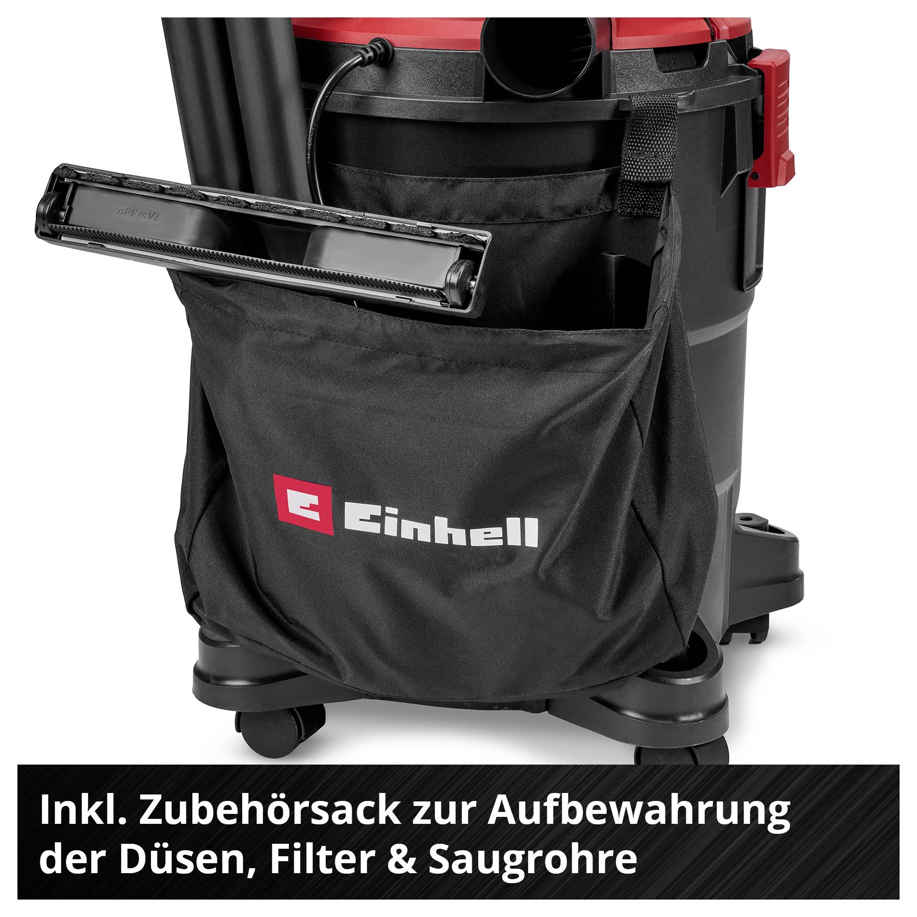 Image d'un aspirateur rouge Einhell avec un sac d'accessoires noir servant à ranger les buses, les filtres et les tubes d'aspiration.