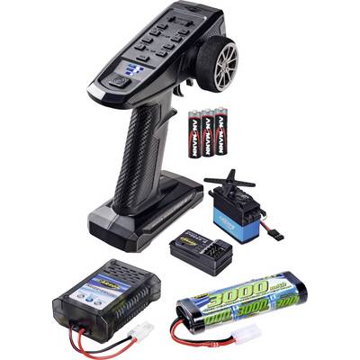 Kit de télécommande pour véhicules radiocommandés, comprenant une télécommande, des piles, un servo-moteur et un récepteur. Design noir et argenté, piles présentées.