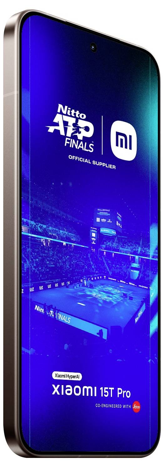 Écran de marque 'Xiaomi 13T Pro' sur un fond aux tons bleus avec les logos du Nitto ATP Finals et de Mi, présentant une image de court de tennis.