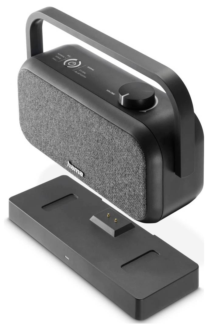 «Une personne ajuste un haut-parleur portable sur une étagère blanche à côté d'une télévision. Le haut-parleur est gris et noir avec une poignée.»