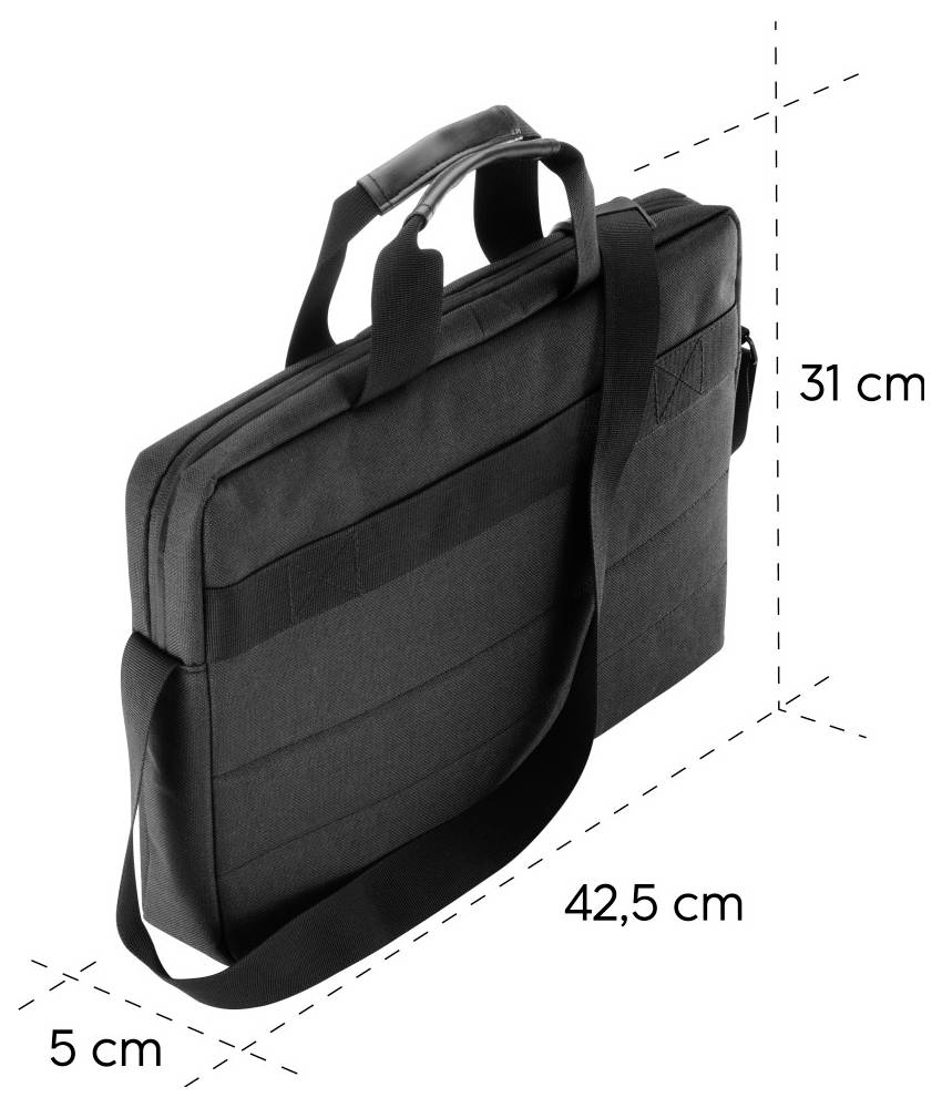 Une personne est assise sur des marches extérieures avec un ordinateur portable et un sac, portant une tenue jaune et des baskets blanches, paraissant concentrée et détendue.