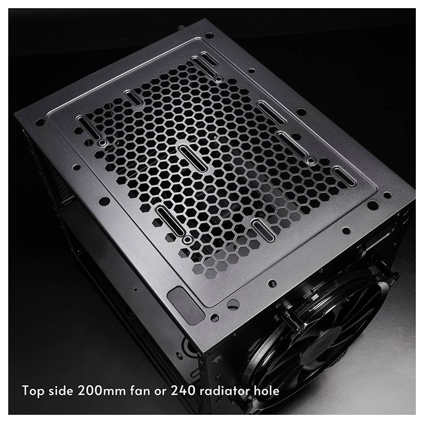 L'image présente le dessus d'un boîtier d'ordinateur conçu pour accueillir un ventilateur de 200 mm ou un radiateur de 240 mm, avec un motif de ventilation hexagonal permettant une circulation d'air optimale.