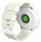 Une montre connectée avec un bracelet blanc et un capteur à l'arrière, conçue pour les enfants, présentant un affichage circulaire avec quatre points verts.