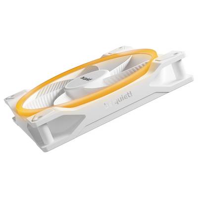 Un ventilateur d'ordinateur blanc avec un éclairage LED orange encerclant les pales, portant la marque « be quiet! » sur le côté.