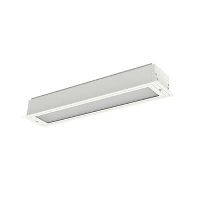 Luminaire de plafond encastré rectangulaire blanc, montré sur un fond uni.