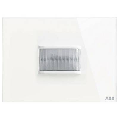 'Un capteur de mouvement ABB blanc au design rectangulaire, présentant une série de lignes verticales sur la surface, sur fond blanc uni.'