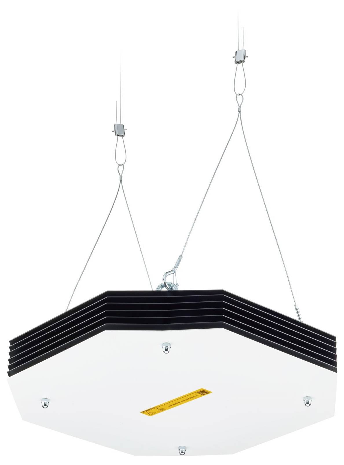 Un luminaire suspendu hexagonal moderne aux arêtes noires et au dessous blanc, doté d'un accent orange central, suspendu par trois fils.