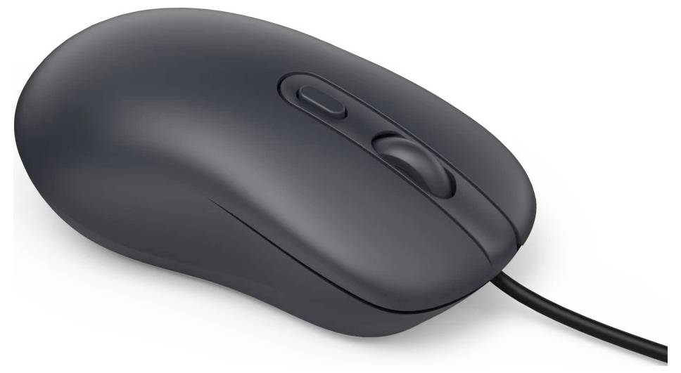 Une souris d'ordinateur filaire noire avec une molette de défilement et deux boutons, posée sur un fond blanc.