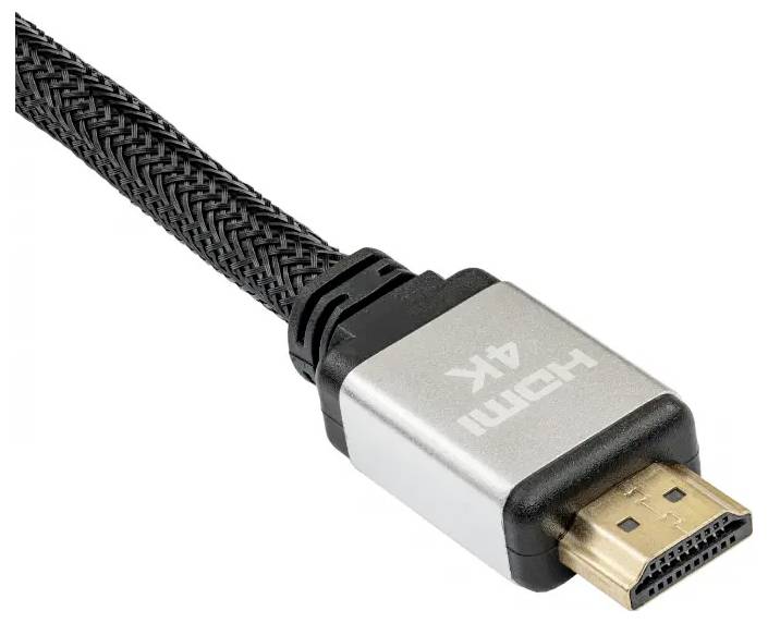 Un câble HDMI tressé avec l'étiquette « HDMI 4K » sur le connecteur, conçu pour la transmission de vidéo et audio haute définition.