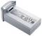 Une batterie lithium-ion rechargeable rectangulaire en argent avec des broches de connexion électronique et une étiquette de spécifications détaillées sur le dessus.