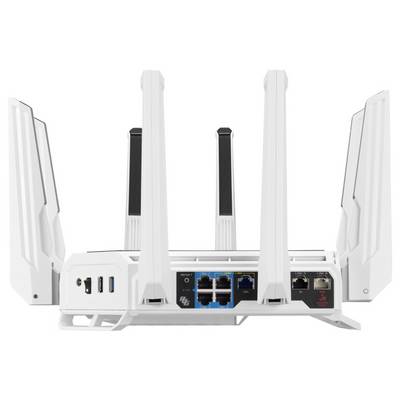 Un routeur sans fil blanc avec quatre antennes, doté de plusieurs ports, notamment un port USB, un port Ethernet et un port WAN à l'arrière.